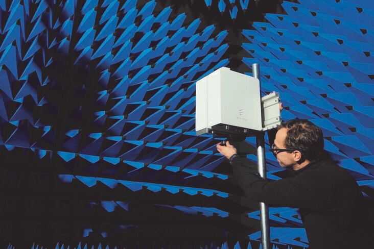Ericsson test antenne 5G dans une chambre anéchoïde