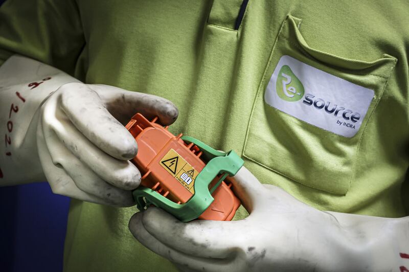 Capuchon-de-securite-pour-batterie Indra recyclage  Vehicule en Fin de Vie (VFV) Prevenir le service photo en cas de réutilisation
