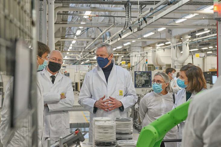 Bruno Le Maire visite l'usine Lacroix