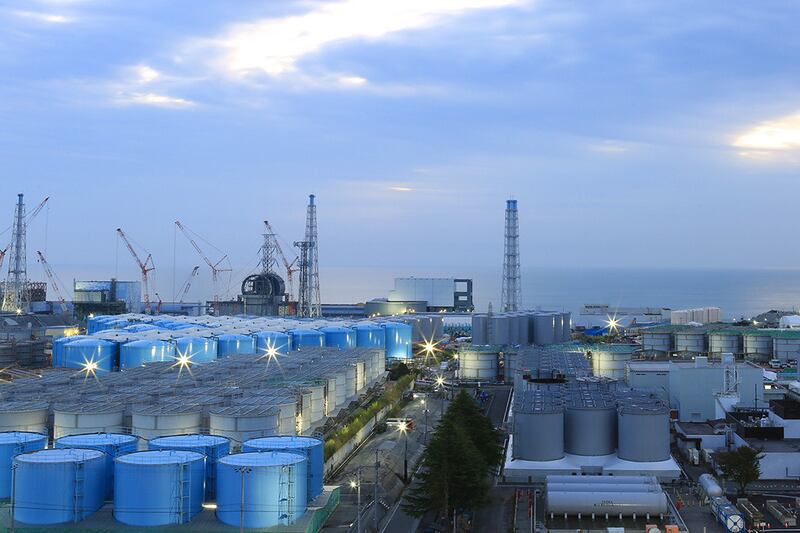 À Fukushima, des centaines de réservoirs stockent l'eau qui a servi à refroidir la centrale nucléaire accidentée.